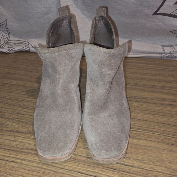 JEFREY CAMPBELL ROSALEE Sz 9 Tan Suede Side Cut Out Pull On Heel Ankle Booties - Picture 4 of 9